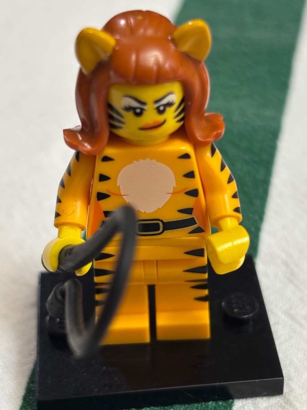 LEGO SERIES 14 "Tiger Woman" col14-9 With stand & accessories. LIKE NEW!